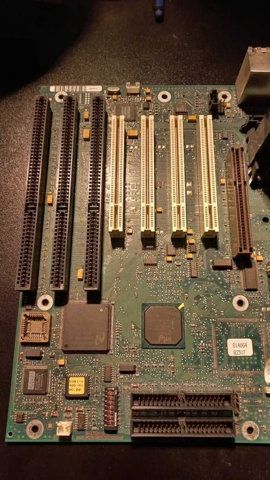 Płyta główna Siemens Nixdorf S26361-D981-B22 GS6 Slot 1 – zdjęcie 2