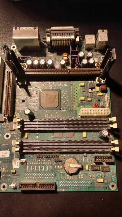 Płyta główna Siemens Nixdorf S26361-D981-B22 GS6 Slot 1 – zdjęcie 3
