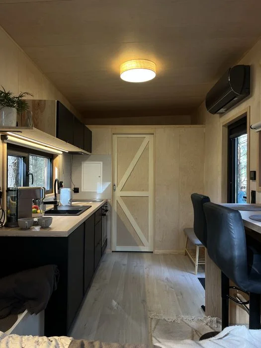 Domek letniskowy, całoroczny z balią, jacuzzi Tiny House „Sosnowa Baza” Jezioro, lasy – zdjęcie 7