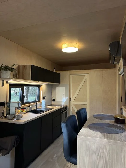 Domek letniskowy, całoroczny z balią, jacuzzi Tiny House „Sosnowa Baza” Jezioro, lasy – zdjęcie 8