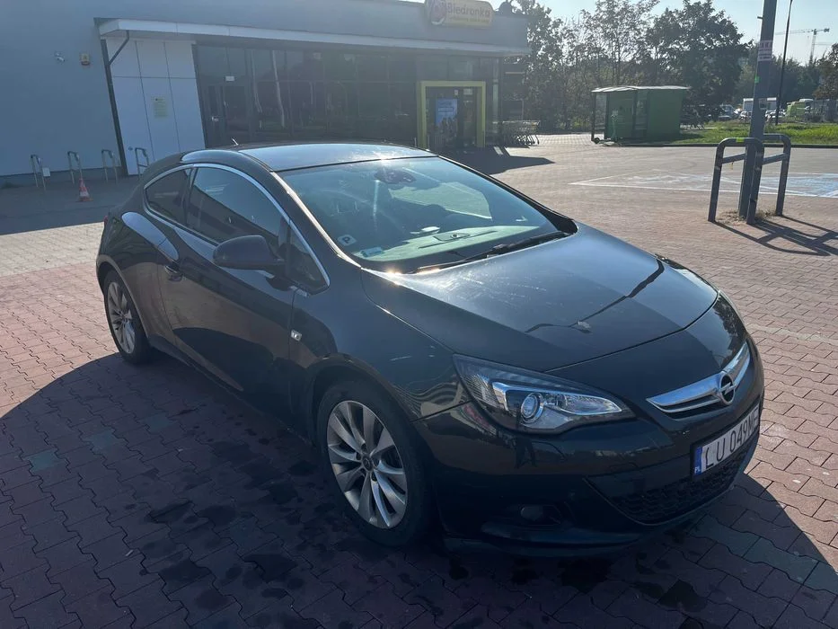 Opel Astra J GTC – zdjęcie 3