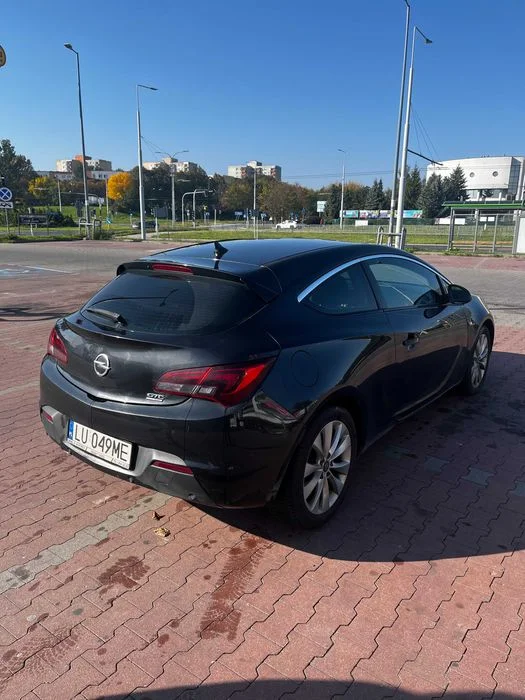 Opel Astra J GTC – zdjęcie 4