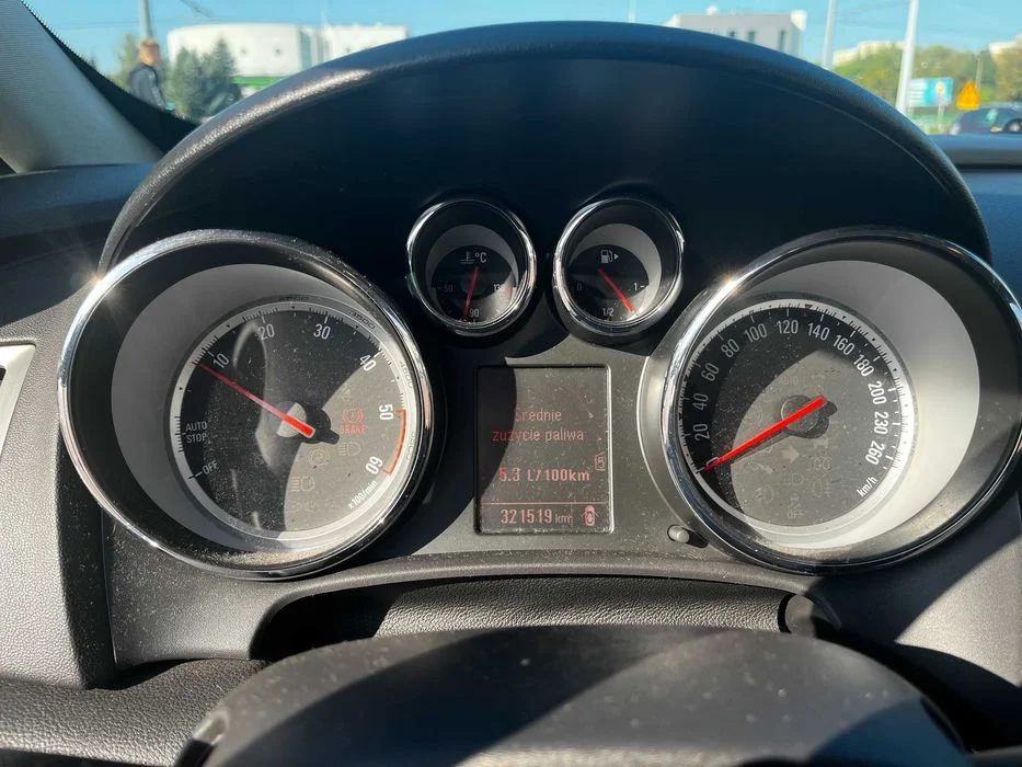 Opel Astra J GTC – zdjęcie 7