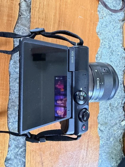 Canon EOS M100 + obiektyw 15–45 mm – stan idealny + etui – zdjęcie 3