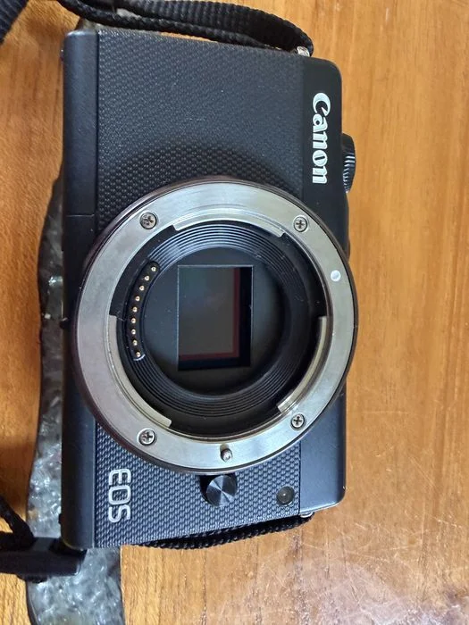 Canon EOS M100 + obiektyw 15–45 mm – stan idealny + etui – zdjęcie 4