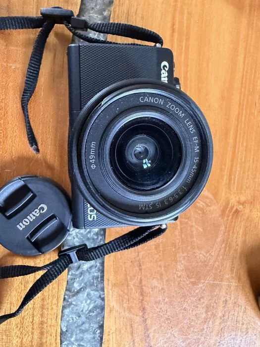 Canon EOS M100 + obiektyw 15–45 mm – stan idealny + etui – zdjęcie 2