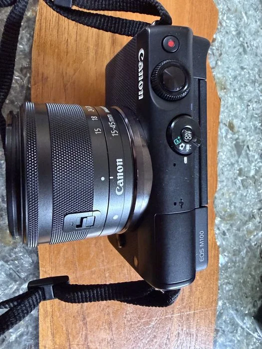 Canon EOS M100 + obiektyw 15–45 mm – stan idealny + etui