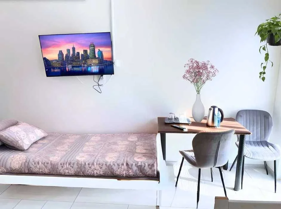 Pokój do wynajęcia - prywatna lazienka, TV, lodówka, internet, parking - Józefów – zdjęcie 6