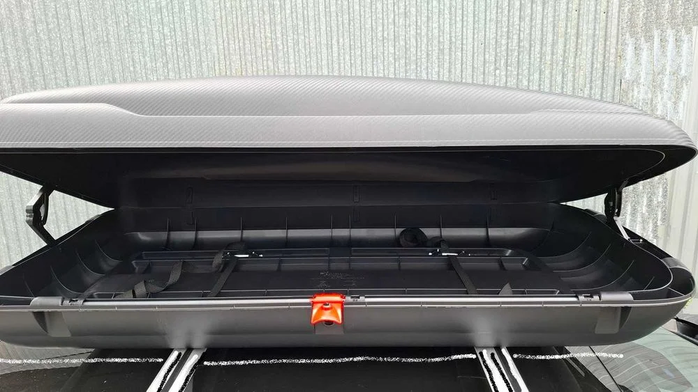 Włoski Box bagażnik dachowy CARBON 400 + gratis Paski czarno grafitowy – zdjęcie 5