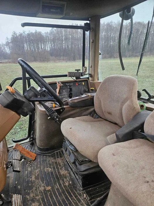ciągnik John Deere 7720 manualna - najlepsza, bezawaryjna w tych seriach skrzynia w użytkowaniu. 0k. 8100godz. zdjęcia z pracy , bez przygotowania – zdjęcie 3