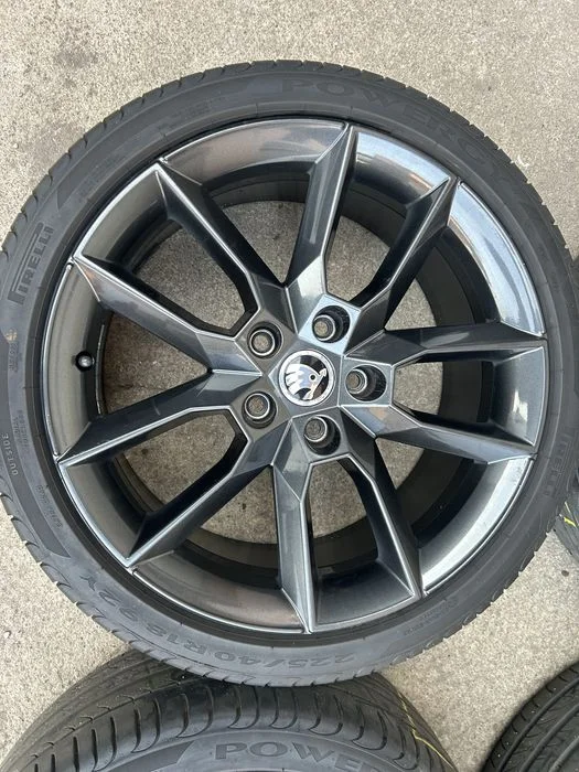 4 x felga alu z oponami Octavia 3 VRS 18