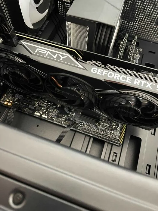 NOWY Komputer Gamingowy R5 5600x / RTX 5060 8GB / DDR4 16GB / 1TB SSD NVMe / WIN 11 PRO - Do Gier – zdjęcie 4
