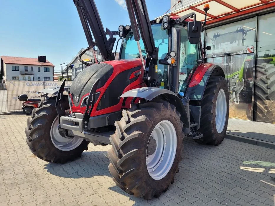 Valtra N114 Valtra N114 z ladowaczem Quicke Q5 – zdjęcie 2