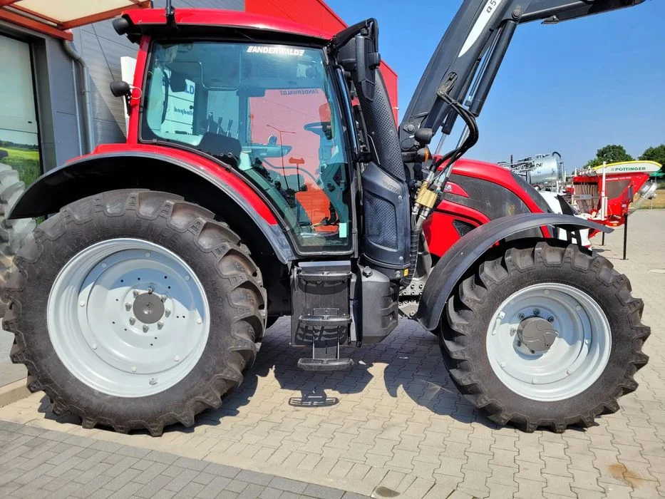 Valtra N114 Valtra N114 z ladowaczem Quicke Q5 – zdjęcie 7