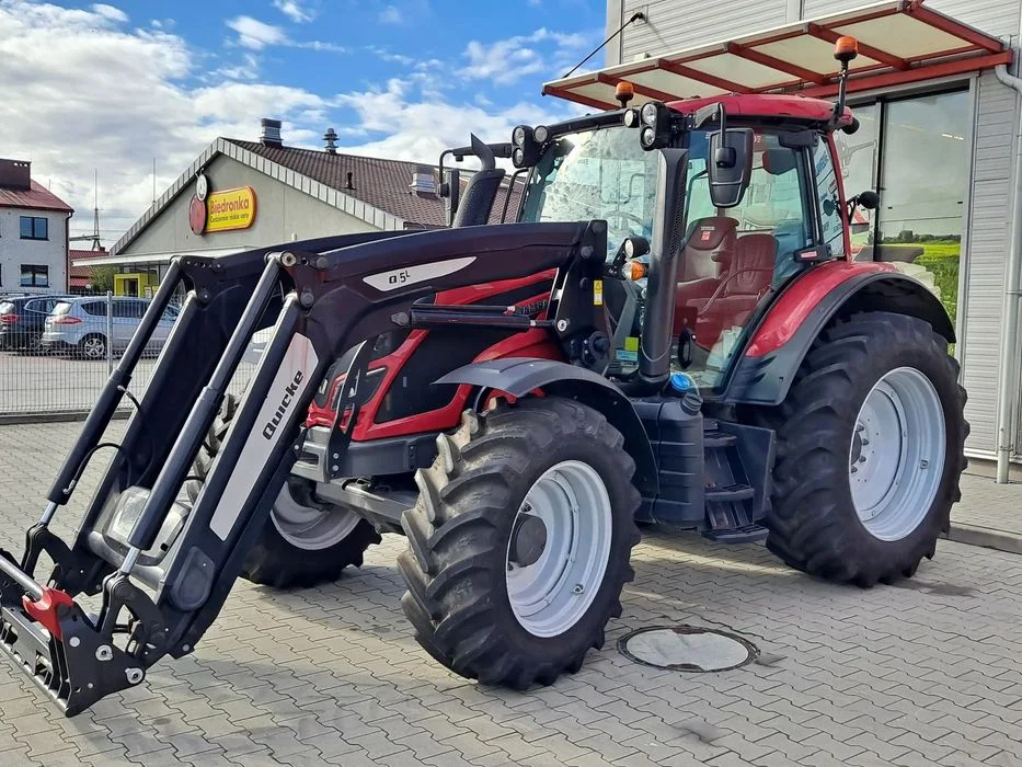 Valtra N114 Valtra N114 z ladowaczem Quicke Q5