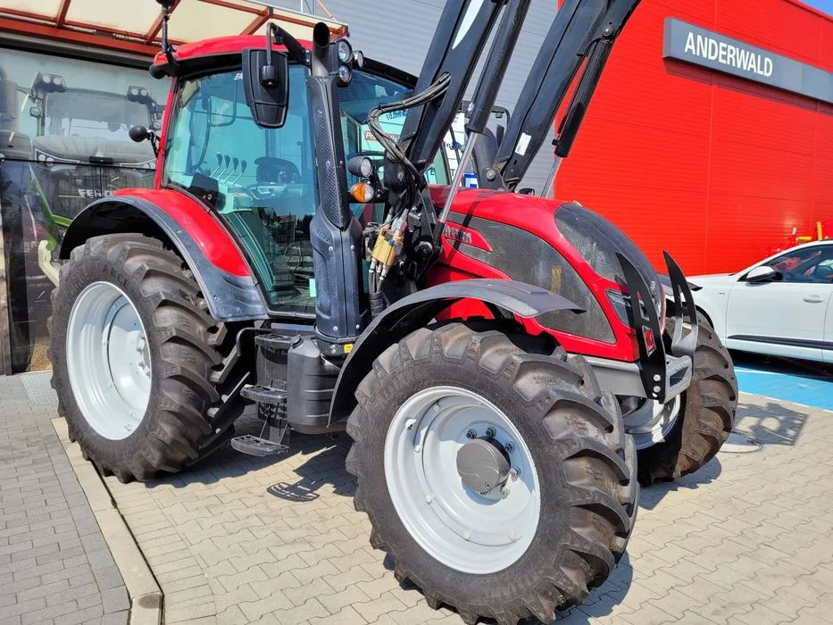 Valtra N114 Valtra N114 z ladowaczem Quicke Q5 – zdjęcie 5