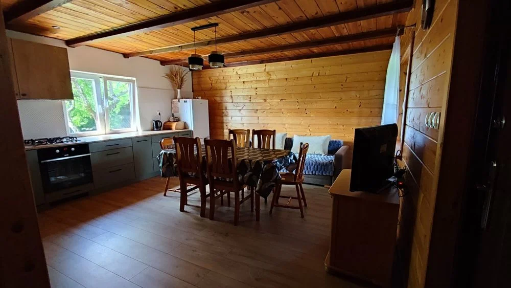 Drewniany domek całoroczny nad rzeką Marychą – zdjęcie 4