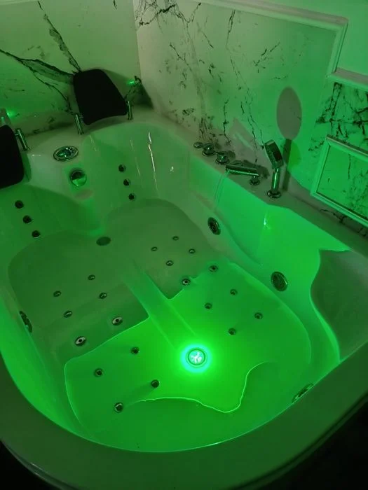 Apartament typu deluxe Jacuzzi Wanną hydromasażem Tv"55"HBOmax,cinemax – zdjęcie 10