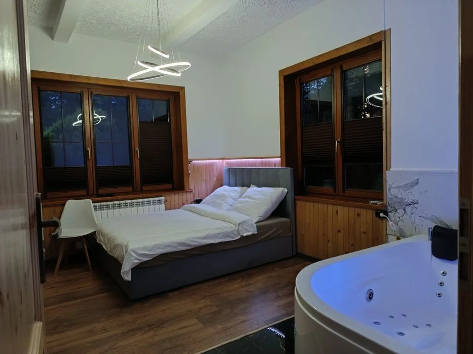 Apartament typu deluxe Jacuzzi Wanną hydromasażem Tv"55"HBOmax,cinemax