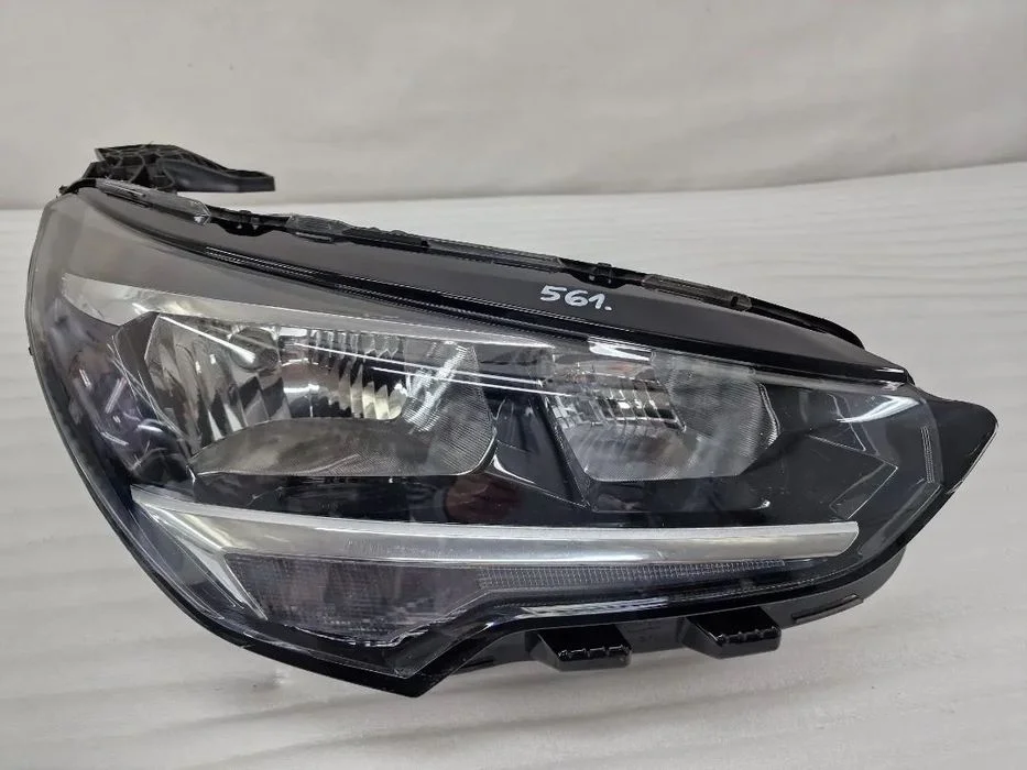 Opel Corsa F 19- Prawa Zwykła Lampa Przednia Przód , Nr 39162649 , Nr Aukcji Ll561