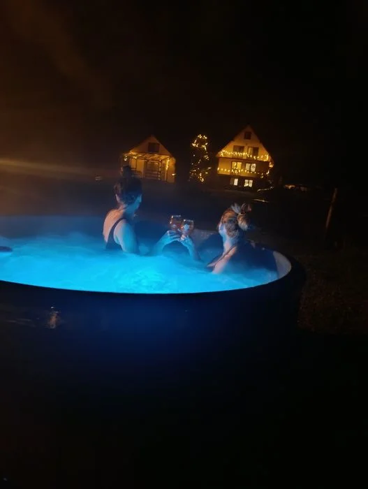 Uroczy domek. Balia z jacuzzi, sauna !