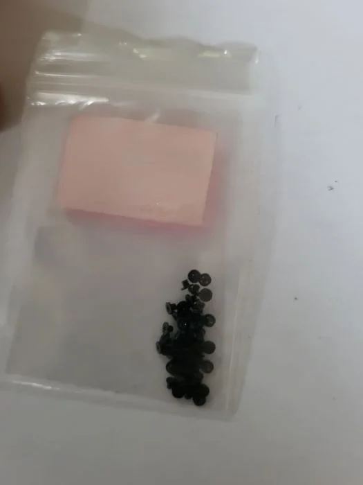 Sprzedam zestaw śrubek mini do Apple – zdjęcie 2
