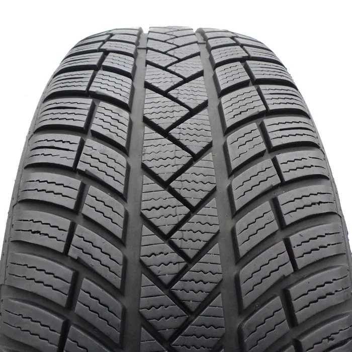 Opona 225/60/18 Vredestein 225/60R18 104V zimowa 7mm 2021 Jak Nowa