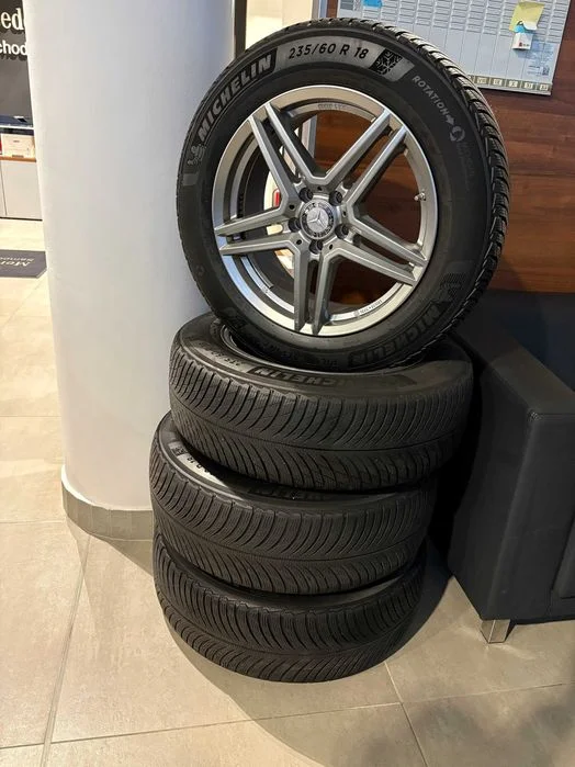Opony zimowe z felgami 235/60R/18