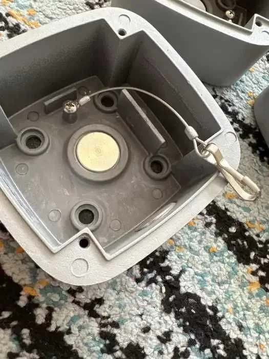 Surface Mount Box, NTI-BLC-SMB BOSCH podstawka do kamery 2 sztuki za 50 zł ! – zdjęcie 3