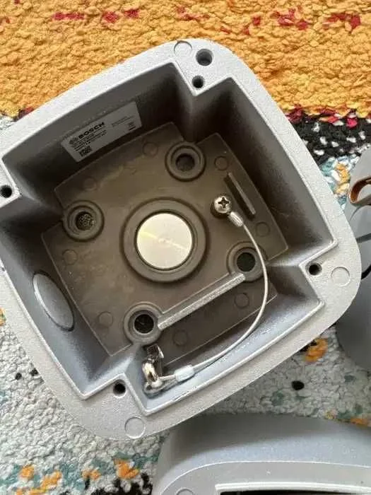 Surface Mount Box, NTI-BLC-SMB BOSCH podstawka do kamery 2 sztuki za 50 zł !
