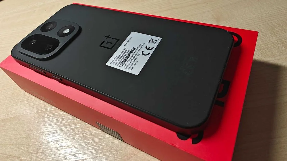 OnePlus 15 12/256GB (CPH2747) Stan Bdb Ekran OLED LTPO eSIM Ładowarka 120W Futerał PL – zdjęcie 3