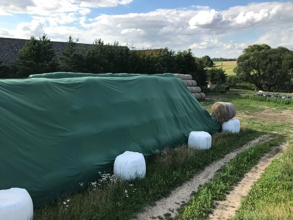 Fliz, agrowłóknina, włóknina sposób na przechowywanie bel siana, słomy – zdjęcie 6