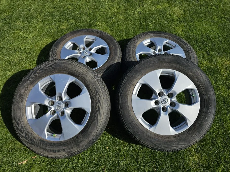 Felgi z oponami zimowymi 17" rav4