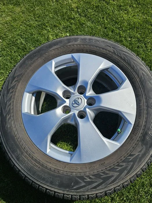 Felgi z oponami zimowymi 17" rav4 – zdjęcie 3