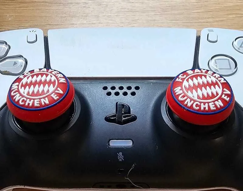 Antypoślizgowe gumki nakładki kontroler Playstation Xbox Bayern Munich – zdjęcie 3
