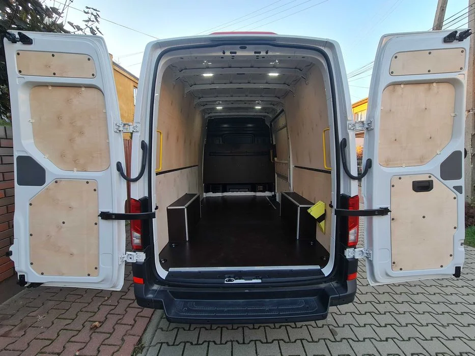 Zabudowa zabezpieczenie ze sklejki Volkswagen Crafter van – zdjęcie 6