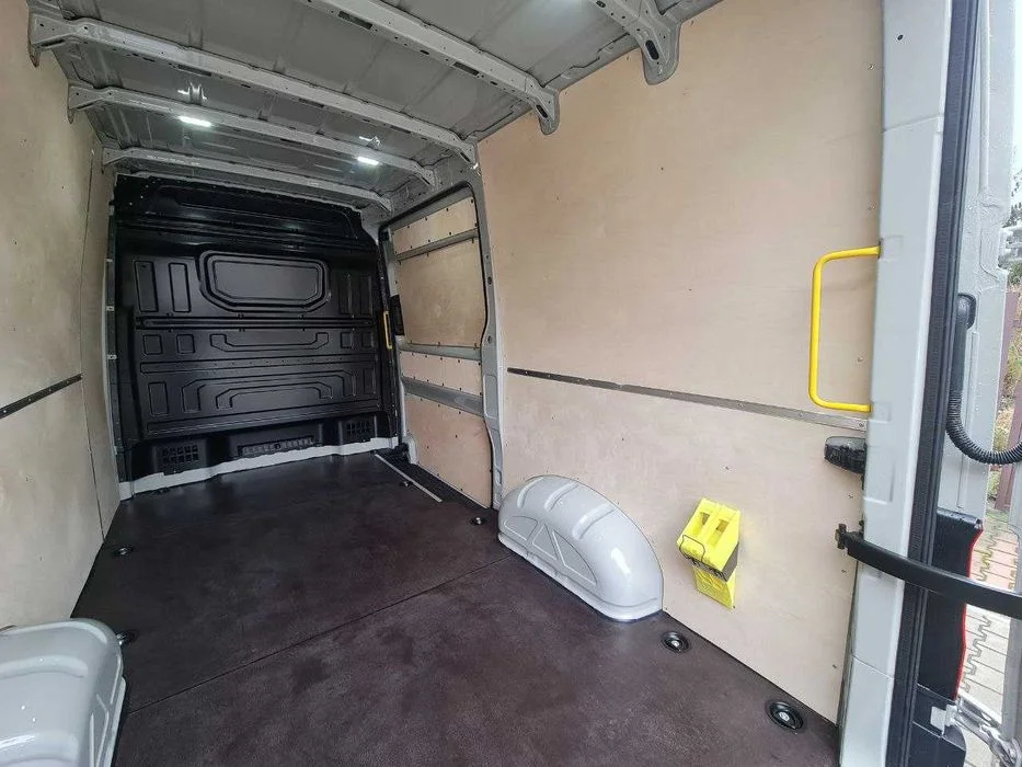 Zabudowa zabezpieczenie ze sklejki Volkswagen Crafter van – zdjęcie 12