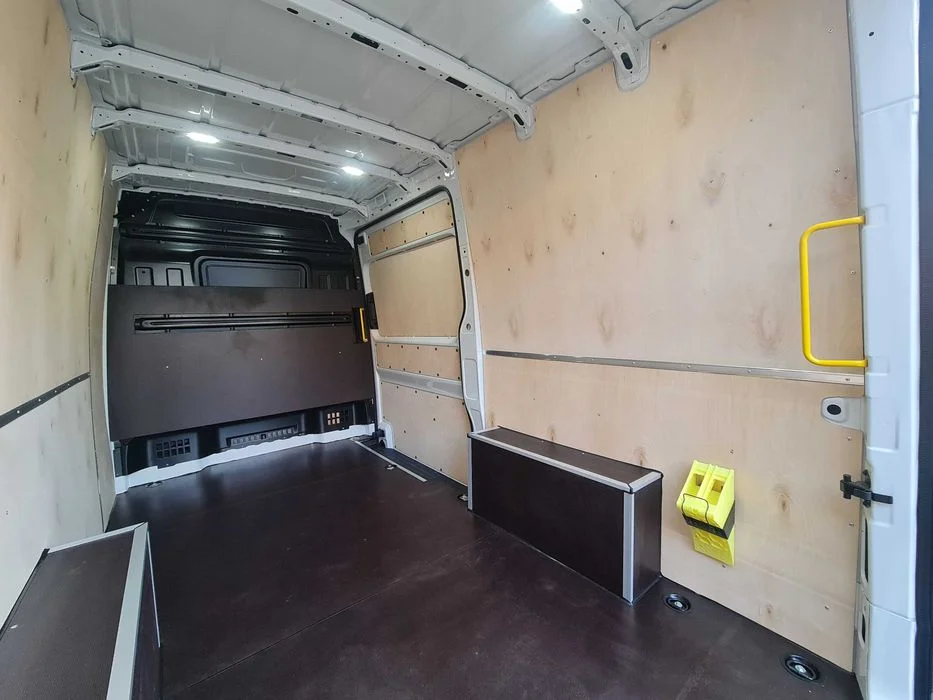 Zabudowa zabezpieczenie ze sklejki Volkswagen Crafter van – zdjęcie 7