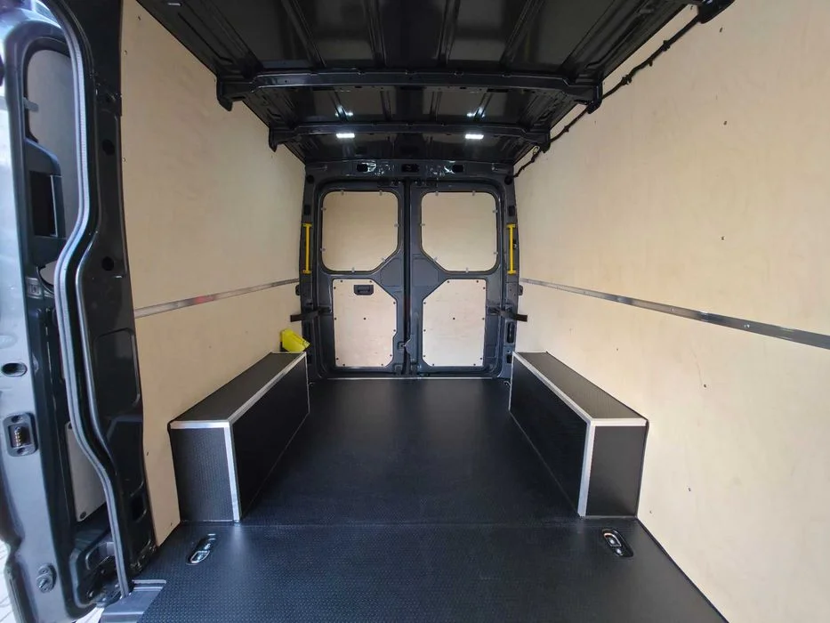 Zabudowa zabezpieczenie ze sklejki Volkswagen Crafter van – zdjęcie 5