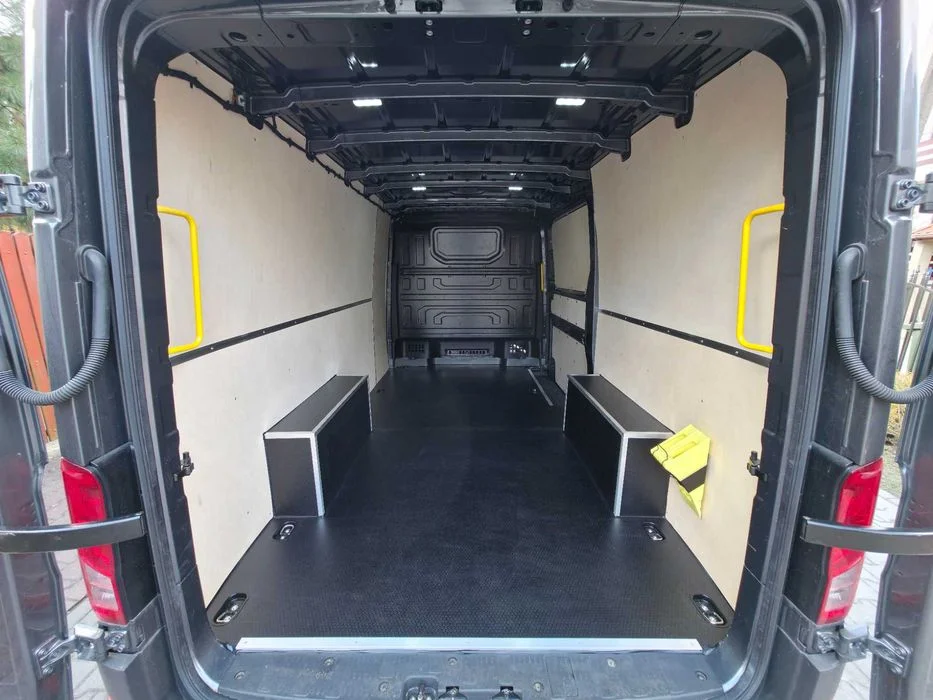 Zabudowa zabezpieczenie ze sklejki Volkswagen Crafter van – zdjęcie 2