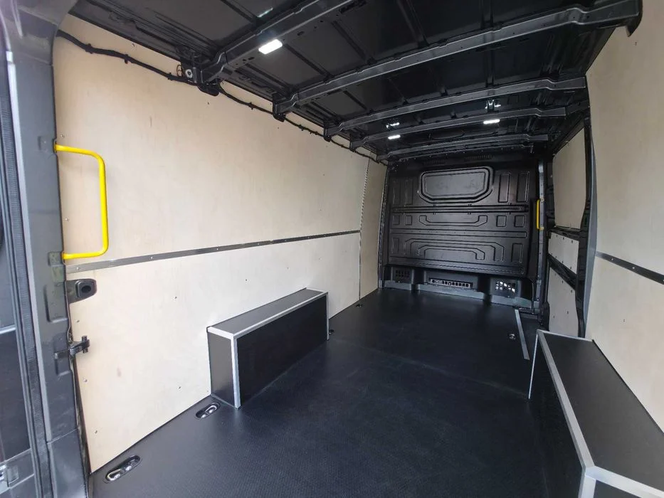 Zabudowa zabezpieczenie ze sklejki Volkswagen Crafter van – zdjęcie 4
