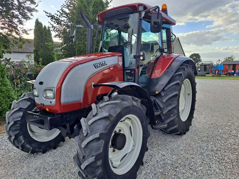 Valtra A 90 .