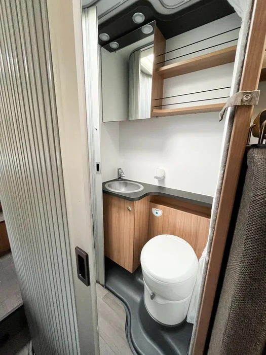 Sprzedam Kamper ADRIA SUNLIVING S65SL 2018 4 osoby – zdjęcie 3
