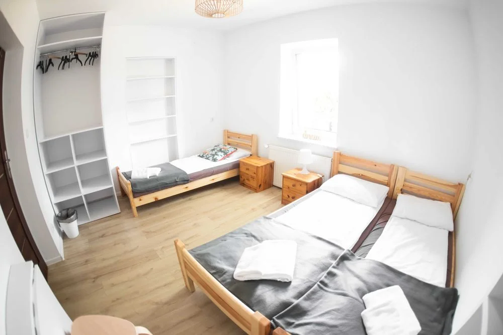 Szczyrk noclegi - dom na wynajem. Duży, przestronny i komfortowy, z dyżym ogrodem, grill, ping-pong, zamykany parking – zdjęcie 7