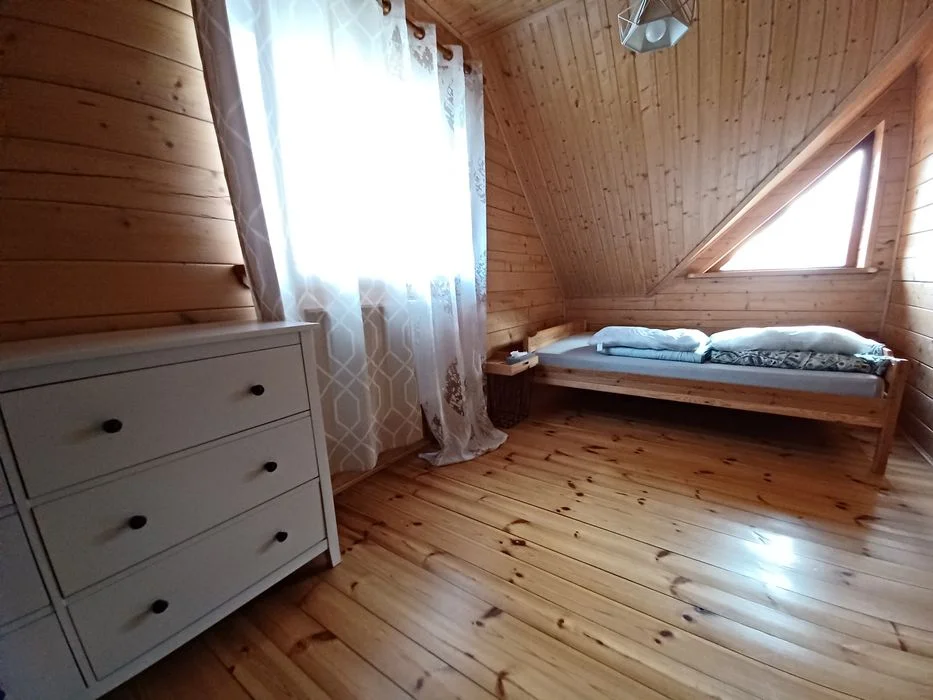 Domek nad jeziorem na Mazurach wynajem coloroczny kominek wolny – zdjęcie 7