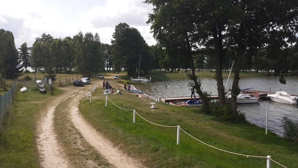 Domek nad jeziorem na Mazurach wynajem coloroczny kominek wolny – zdjęcie 5