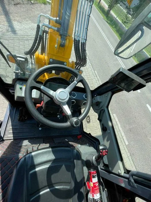 Niemiecka produkcja silnika - Miniładowarka GG06TC 600kg ładowność – zdjęcie 8