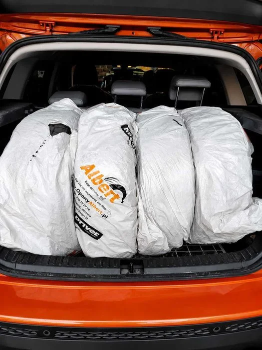 4x Pirelli Ice Zero FR 215/55 R17 98H zimowe – bieżnik ok. 7,8 mm