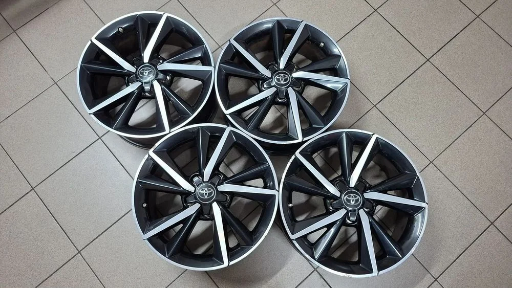 Felgi Aluminiowe 17 Toyota Auris II 5x114.3 ET 50