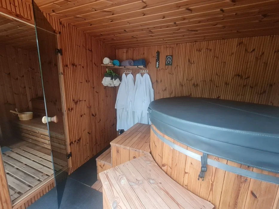 Nowoczesny domek w lesie – Jacuzzi – Balia – Sauna – Taras – Prywatne SPA – zdjęcie 2